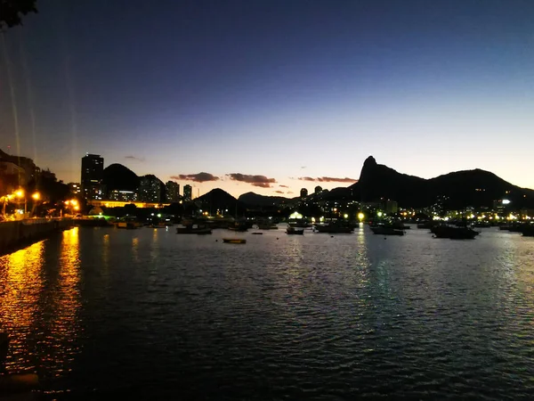 Kilátás Öböl Túloldaláról Botafogo Tengerpartjára Nap Corcovado Mögött Nyugszik — Stock Fotó