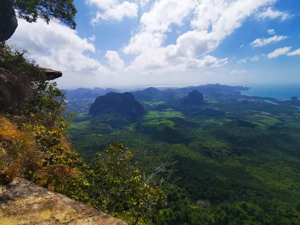 Atemberaubender Blick Über Die Landschaft Von Krabi Mit Felsvorsprung Und — Stockfoto