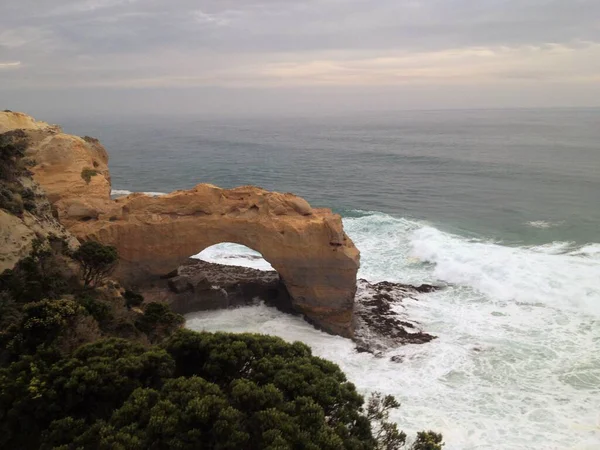 Huge Rock Arch Jutting Out Southern Ocean — Stock Photo, Image