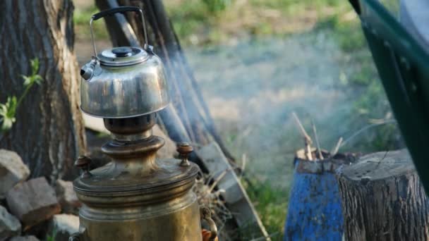 Process of making tea in the samovar. — Stock Video