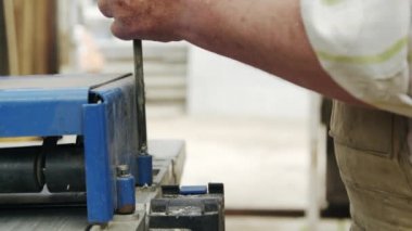 Komuta sizde ağaç işleme ekipmanları ayarlar