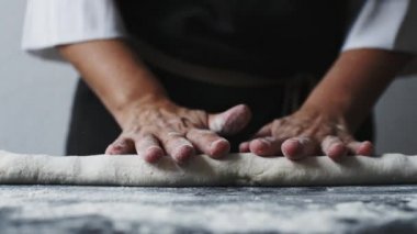 Hamur eller tarafından haddeleme kadın