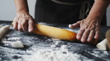 Hamur eller tarafından haddeleme kadın