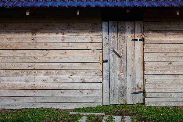 Deur naar de schuur — Stockfoto