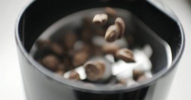 Kahvenin damla değirmeni