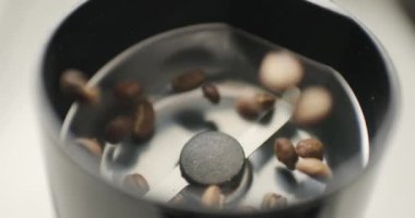 Kahvenin damla değirmeni