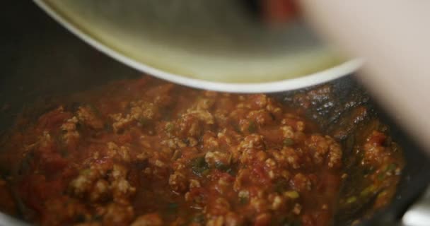 Mediterranean cuisine: tomato sauce — Stock Video