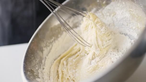 Crop shot of woman preparing homemade omelette mixing with whisk eggs. — Stock Video