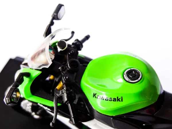 Verde Ninja Moto Brinquedo Fundo Branco — Fotografia de Stock