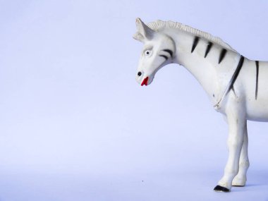 Beyaz arka planda zebra hayvan oyuncağı