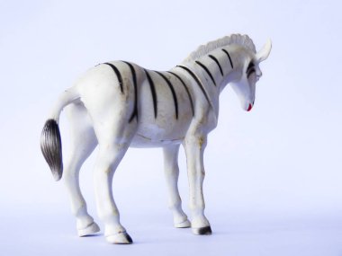 Beyaz arka planda zebra hayvan oyuncağı