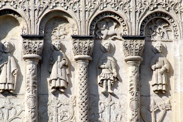 블라디미르에 드미트리에 대성당의 조각품 — 스톡 사진
