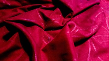 kırmızı kumaş veya eğri desenli kumaş.