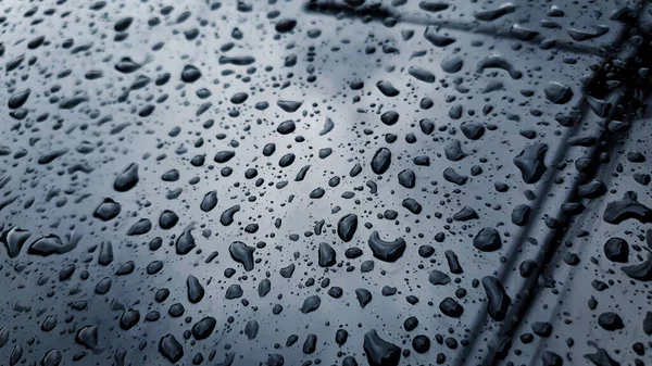 Kropla Deszczu Szklaną Ścianę Lustra — Zdjęcie stockowe