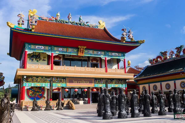 Viharnra Sien Anek Kusala Sala Temple chinois à Pattaya, Chonburi, Thaïlande. Musée avec une collection chinoise unique. Image vive colorée horizontale — Photo