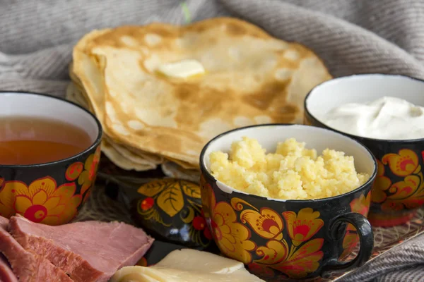 Desayuno Cama Para Amada Panqueques Con Crema Agria Queso Carne — Foto de Stock