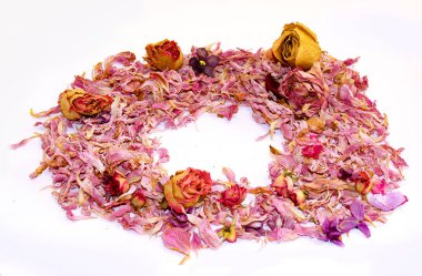 Ortanca ve gül çiçek arka plan dağınık yaprakları