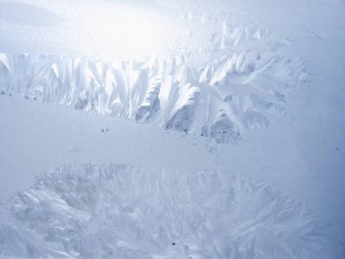 Frost'un pencere camı üzerinde bir resim