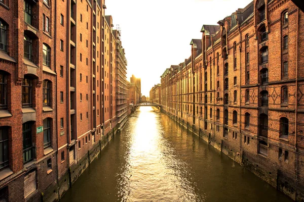 Hamburg 'daki liman nehri