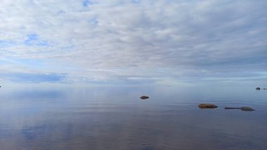 Göl, su, taşlar, ufuk, gökyüzü