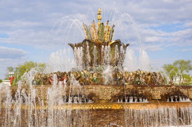 Moskova, Rusya-Mayıs 7, 2016. Ekonomik başarılar sergisinde Çeşme 