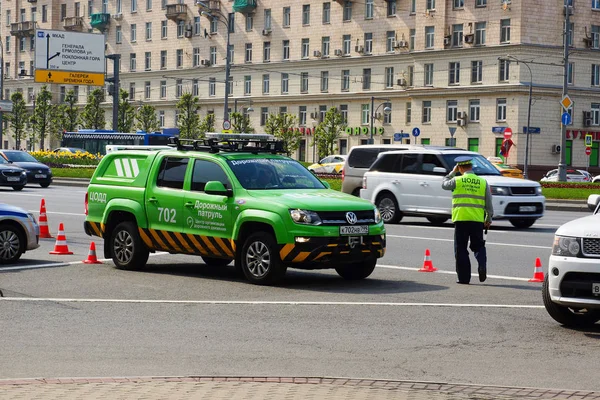 莫斯科 俄罗斯 2019年5月9日 公路巡逻车 提供道路交通值班中心的员工 库图佐夫斯基普罗斯佩克特在莫斯科 — 图库照片