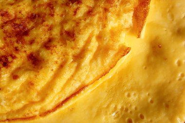 Kızarmış omlet yakın. Arka plan