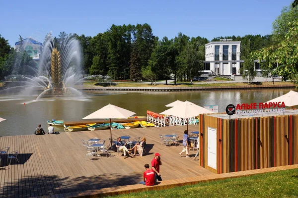 Moskva Ryssland Juni 2019 Båtstationen Vid Golden Ear Fountain Vid — Stockfoto