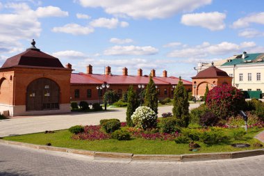 Kazan, Rusya - 4 Eylül 2019. Kazan Kremlin 'in bölgesi. Karmaşık Bombardıman Merkezi. Silahlar Müzesi 