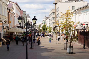 Kazan, Rusya - 4 Eylül 2019. Bauman Caddesi. Şehir merkezindeki yaya gezisi alanı..