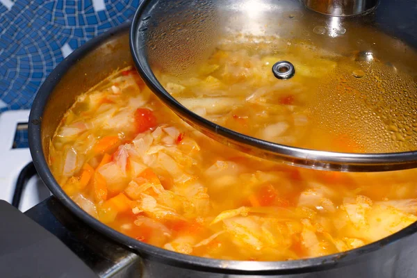 Zuppa Cavolo Una Casseruola Preparo Zuppa Fatta Casa Primo Piano — Foto Stock