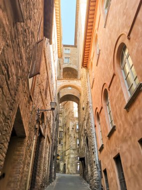 İtalya 'da dar sokaklar ve antik mimari