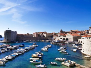  Hırvatistan 'da okyanus, mimari ve gökyüzü tefekkür ediliyor 