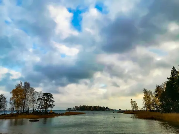 Mulen Dag Mot Och Träd — Stockfoto