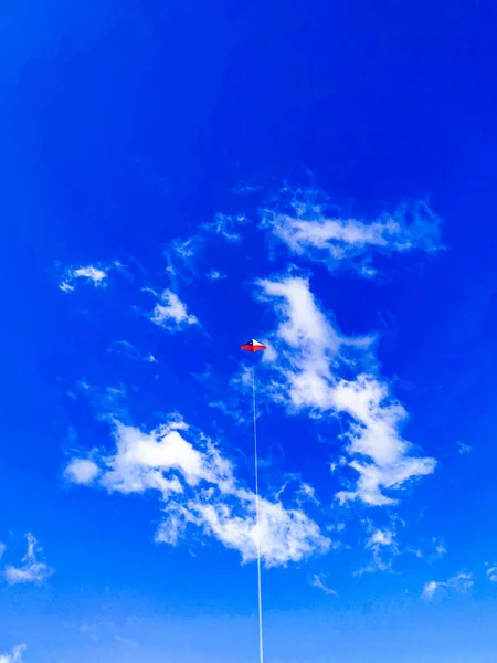 Воздушный Змей Высоко Поднятым Флагом Чили — стоковое фото