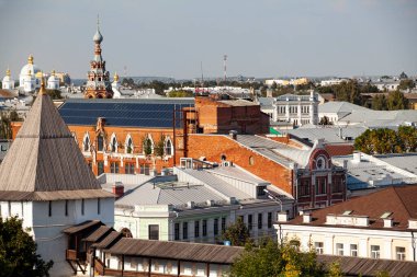 Taşralı bir Rus şehrinin çatılarının en üst görüntüsü