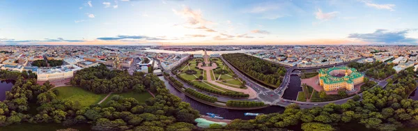 Saint Petersburg Rusya: 360 derece panorama. güzel üstten görünüm merkezi St. Petersburg hava Mikhailovsky engineerin Kalesi, Rus Müzesi ve Mars, alan gün güneşli yaz.