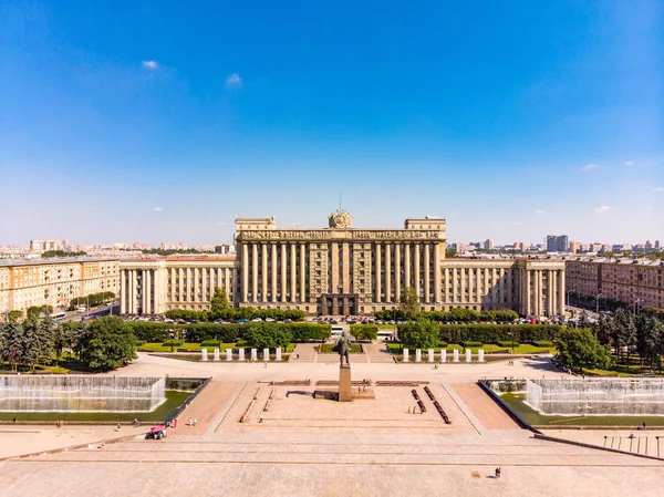 Saint Petersburg, Rusya. Dron, güzellikler görünümünden yaz güneşli eveningand anıt Lenin Sovyetlere evi. Moskova St Petersburg karede yer alan.