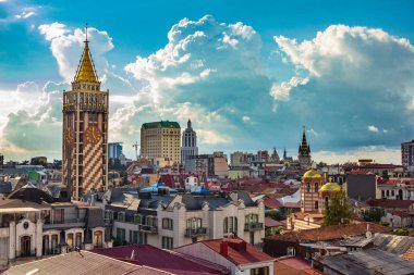 üstten görünüm ana konumlar Eski Batum, bulunan Karadeniz sahilinde bir bulutlu yaz gününde. Aziz Nikolaos Kilisesi, bazilika, Capital tower, İsa'nın doğuşu Meryem Ana Katedrali