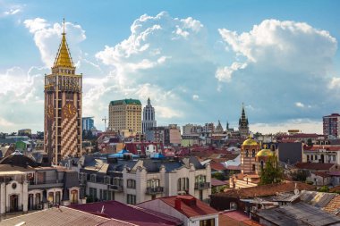 üstten görünüm ana konumlar Eski Batum, bulunan Karadeniz sahilinde bir bulutlu yaz gününde. Aziz Nikolaos Kilisesi, bazilika, Capital tower, İsa'nın doğuşu Meryem Ana Katedrali