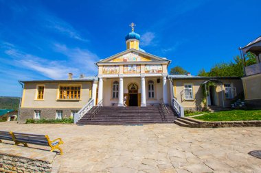 Güzel manzara Kalarashovsky kutsal-Uspensky kadın manastır sany sammer gün için. Kalarashovka köyü Moldova yakınındaki Dinyester sağ kıyısında yer alan manastır. XVI. yüzyılda kurulan manastır.