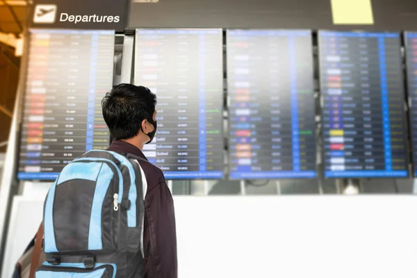 Thailand Flughafen Geschäftsmann Mit Schutzmaske Coronavirus Abstand Für Einen Sitz — Stockfoto