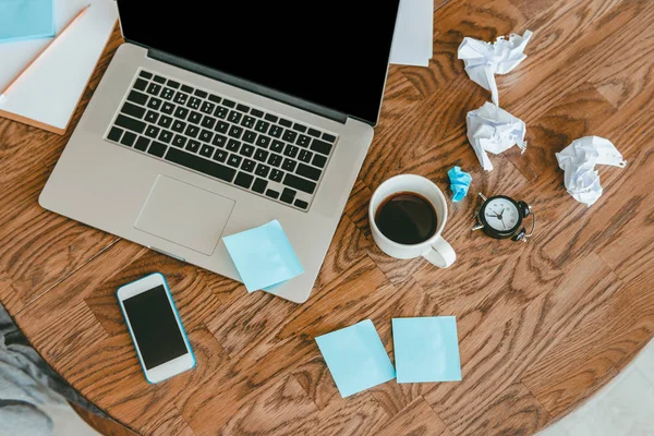 Bureau Avec Ordinateur Portable Tasse Café Smartphone Sur Table Bois — Photo