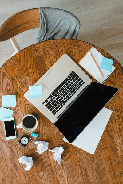 Bureau Avec Ordinateur Portable Tasse Café Smartphone Sur Table Bois — Photo