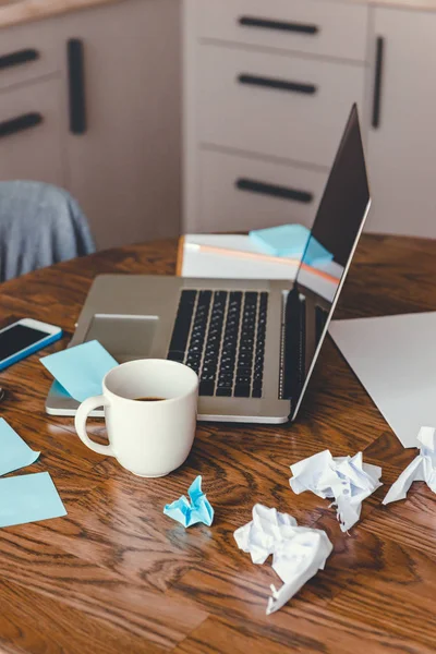 Bureau Avec Ordinateur Portable Tasse Café Smartphone Sur Table Bois — Photo