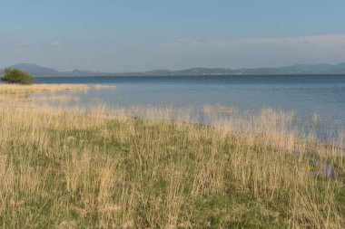 Güzel manzara Ebro depo, Cantabria, İspanya.