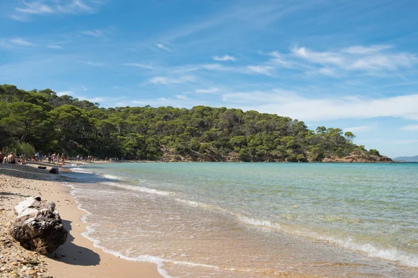 Paradiesischer Strand von Notre dame, Insel der Porquerolles, in der Nähe von — Stockfoto