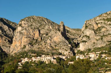 Provence'daki güzel eski şehir, Moustiers Sainte Marie, Fransa