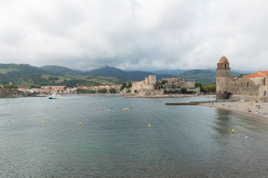 Collioure Eski şehir, Fransa, Akdeniz üzerinde popüler bir şehir