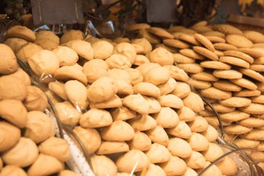 Tereyağı kurabiye, farklı tatlar ve dolgular ile, tipik 